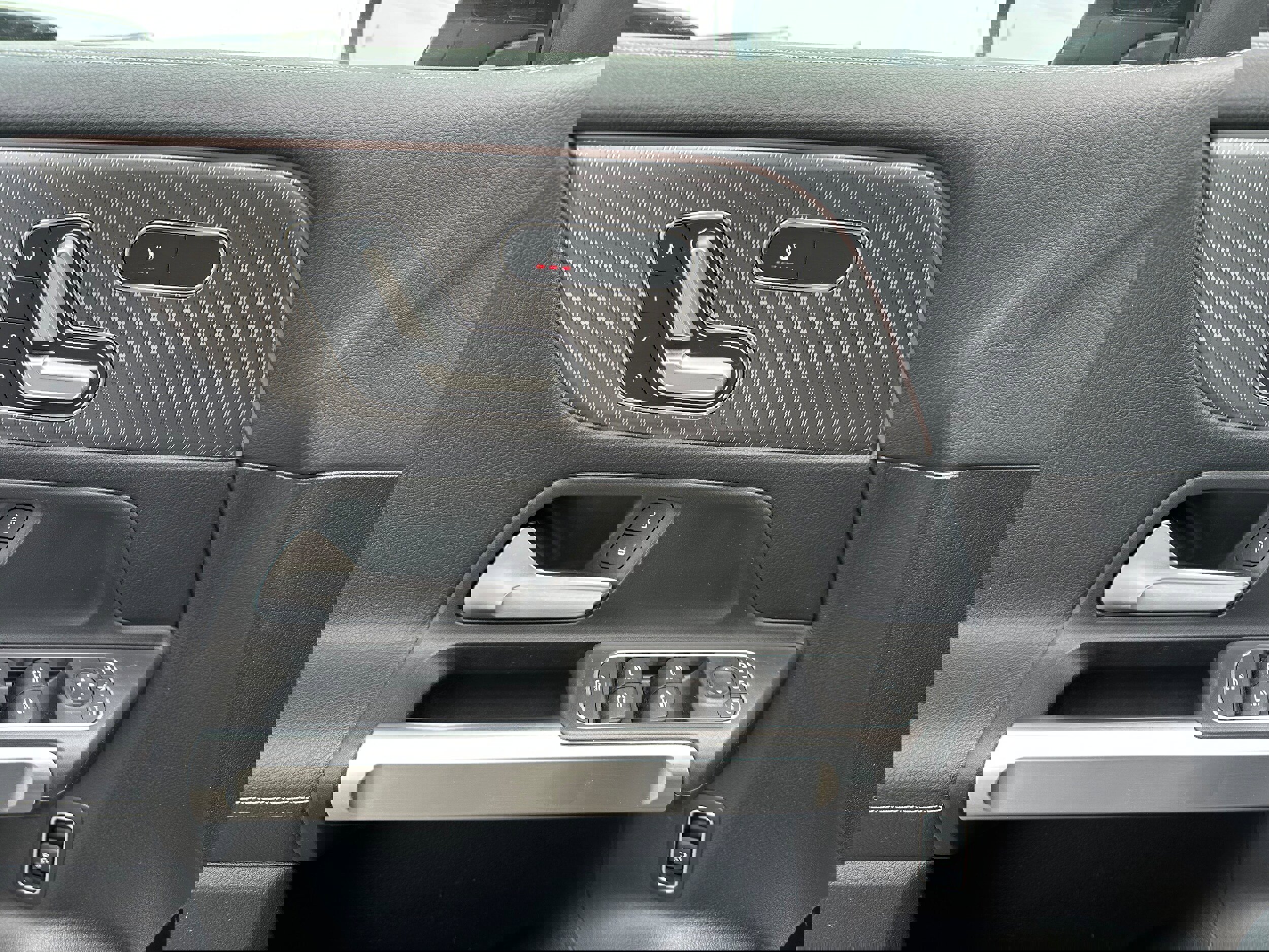 Used 2021 Mercedes-Benz GLB 250 4MATIC image 29