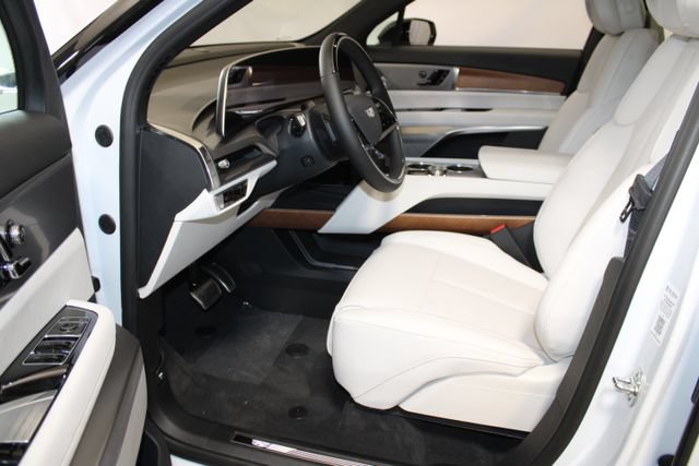 New 2027 Cadillac Vistiq Sport AWD/4WD image 4