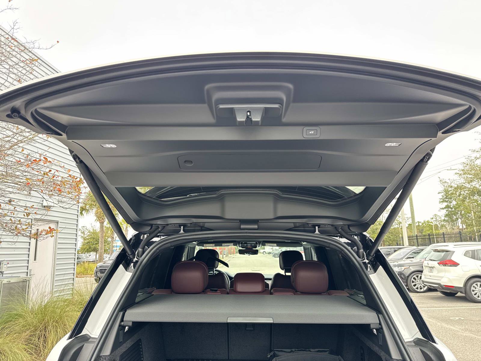 New 2026 Land Rover Range Rover SE image 12