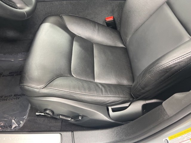 Used 2025 Volvo S60 B5 Core image 14