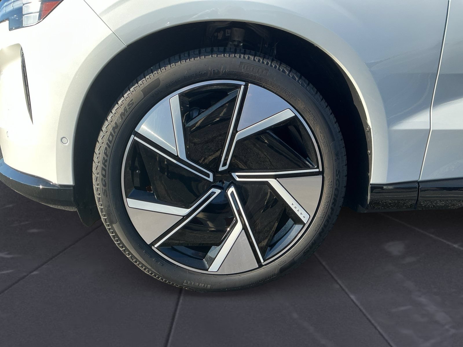 New 2025 Volvo EX90 Ultra w/ Protection Package Premier AWD/4WD image 14