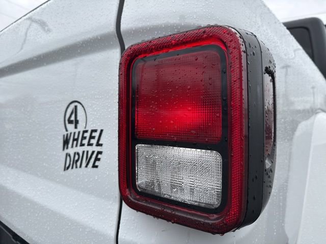 Used 2021 Jeep Gladiator Willys image 16