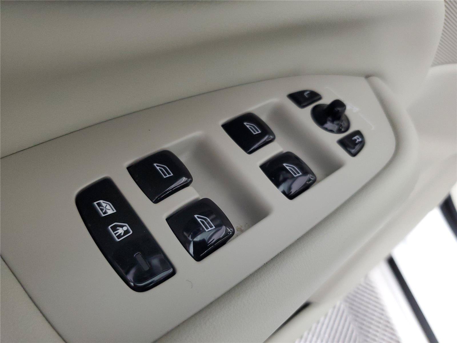 Certified 2025 Volvo XC90 T8 Plus w/ Protection Package Premier AWD/4WD image 20