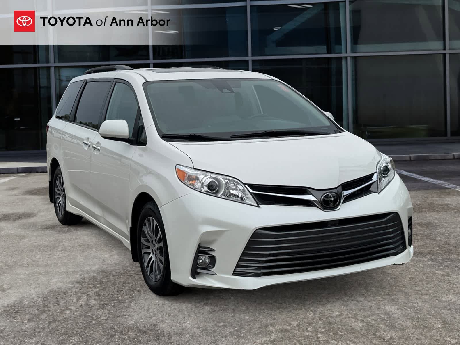 Used 2019 Toyota Sienna XLE w/ XLE Navigation Package FWD video 1