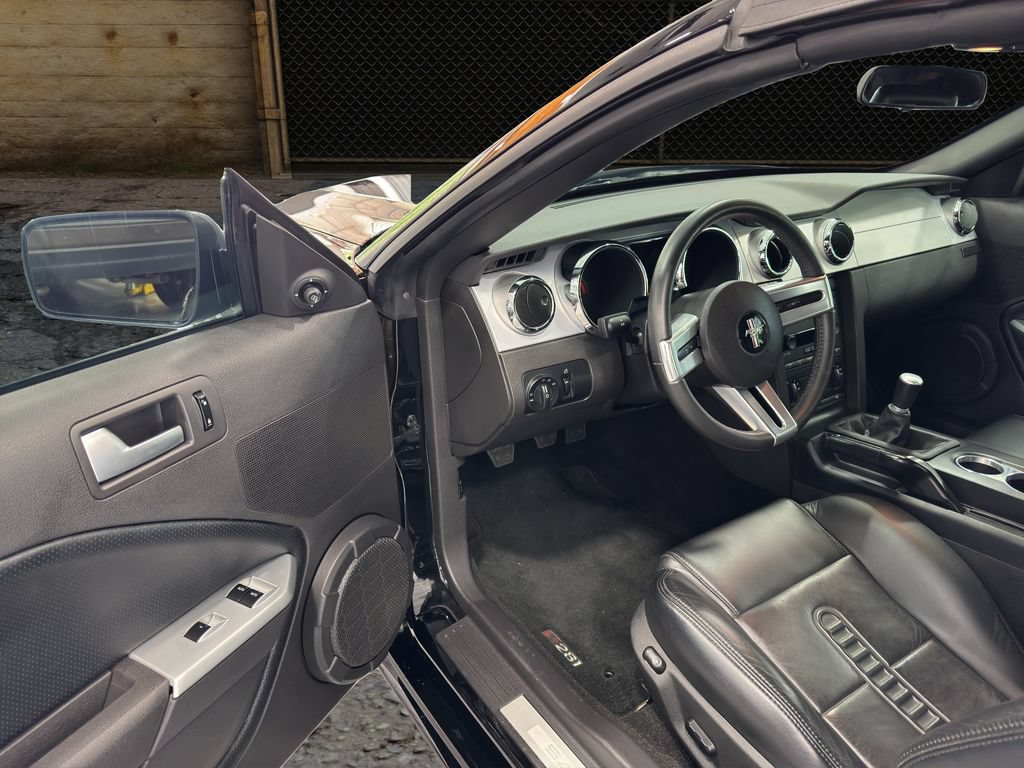 Used 2006 Ford Mustang GT RWD image 6