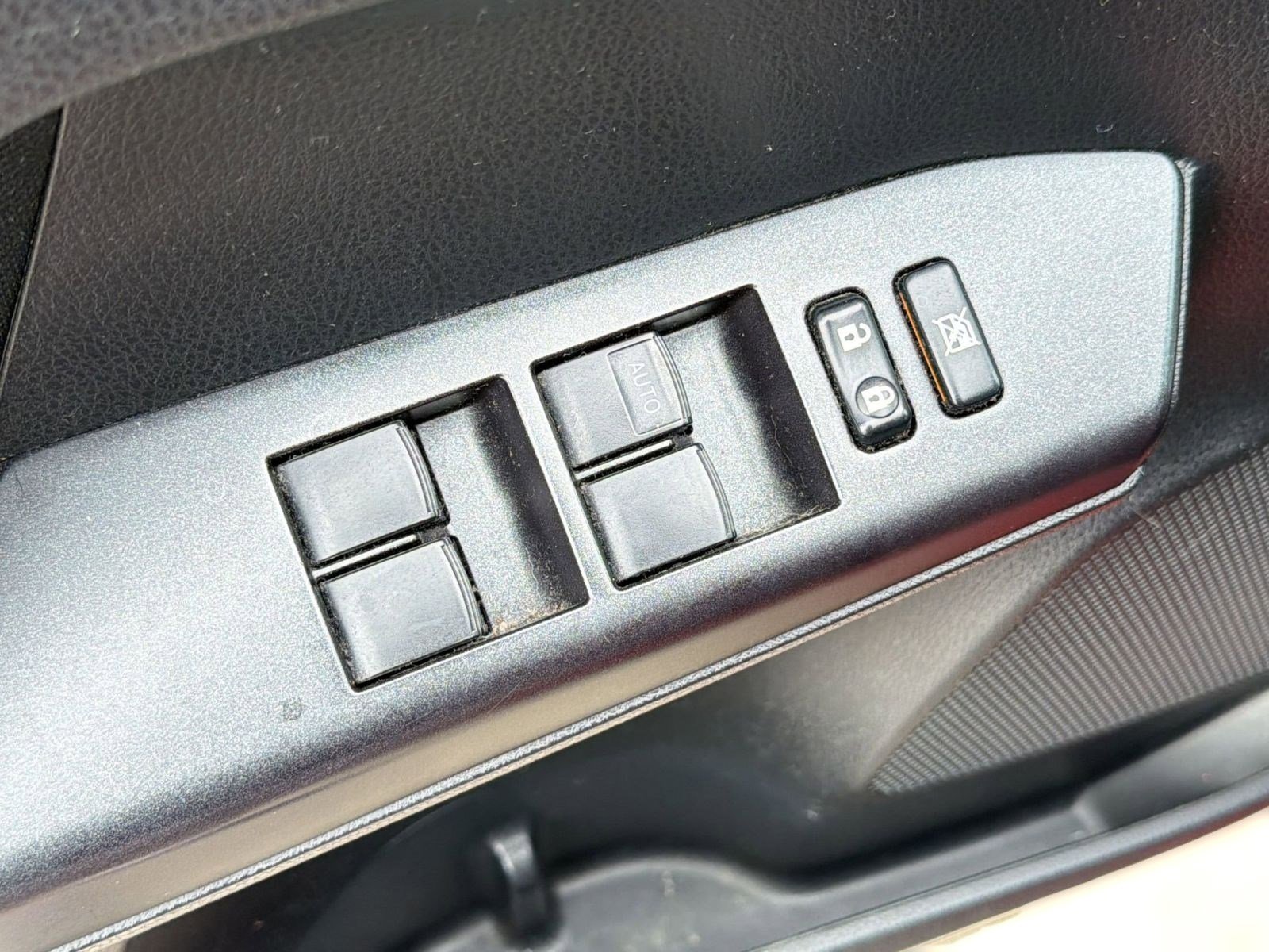 Used 2016 Toyota RAV4 LE FWD image 11