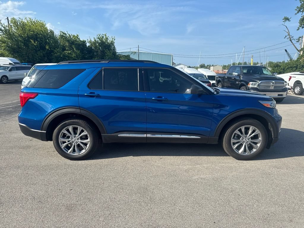 Used 2023 Ford Explorer XLT w/ Equipment Group 202A AWD/4WD image 2
