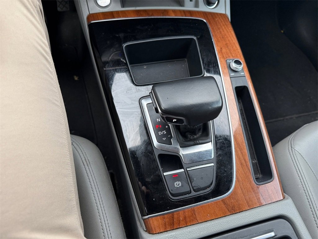 Used 2022 Audi Q5 2.0T Premium w/ Convenience Package image 21