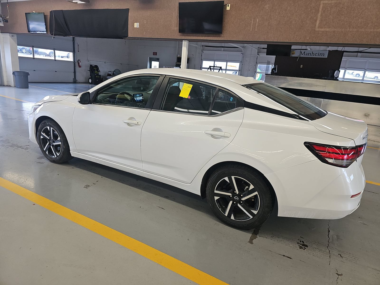 Used 2024 Nissan Sentra SV FWD image 8