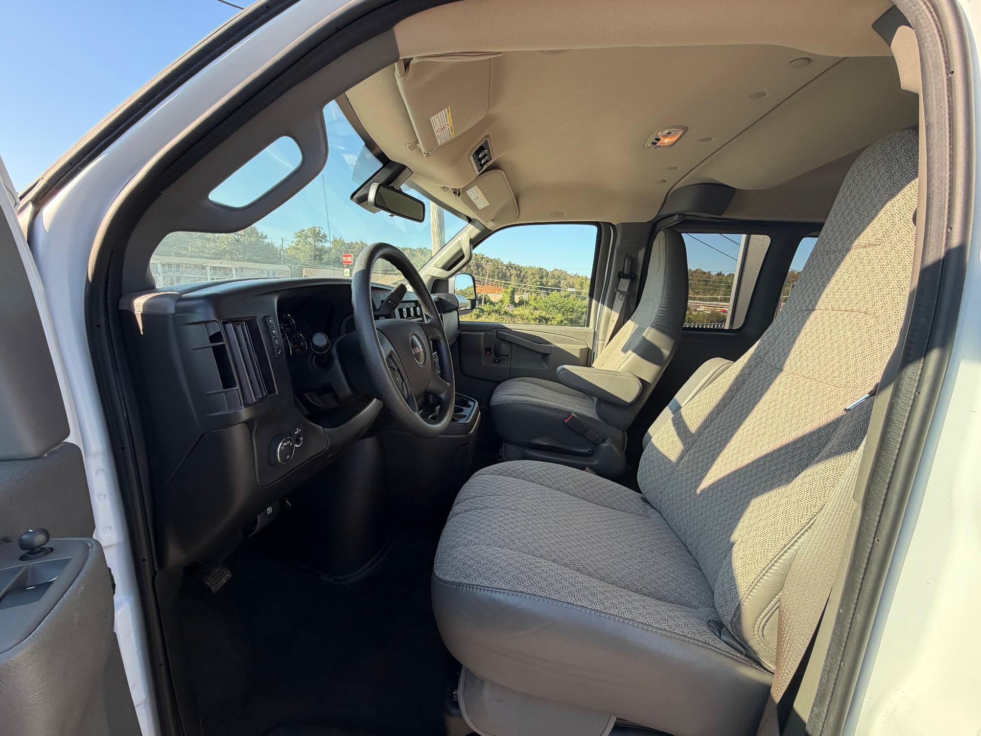 Used 2025 GMC Savana 3500 LT w/ LT Preferred Equipment Group RWD image 7