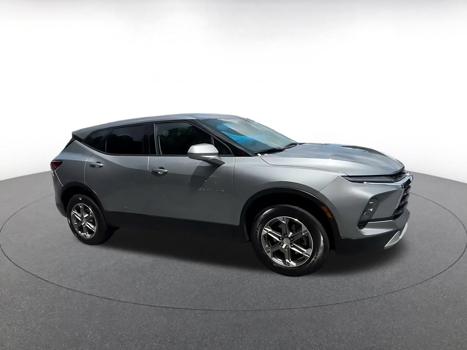 Used 2026 Chevrolet Blazer LT AWD/4WD image 2