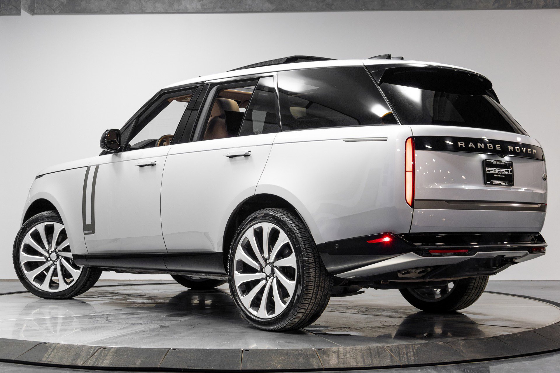 Used 2023 Land Rover Range Rover Autobiography image 52