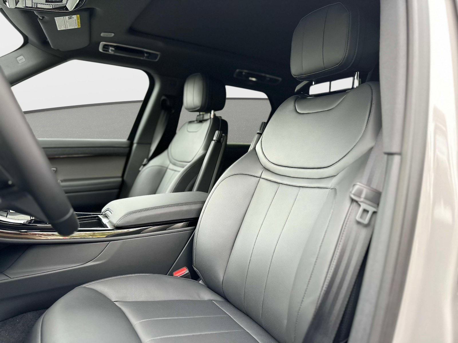 New 2025 Land Rover Range Rover Sport SE image 14