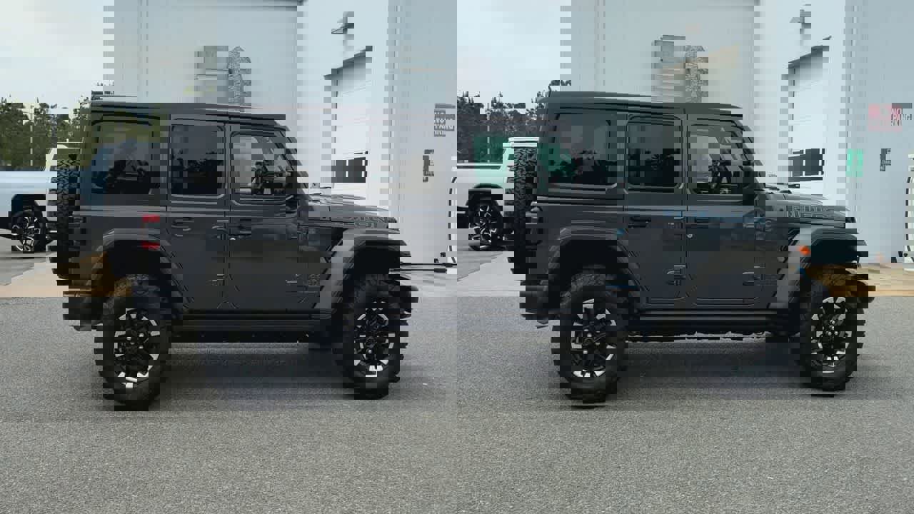 Used 2025 Jeep Wrangler Unlimited Rubicon 4xe w/ Convenience Group image 9