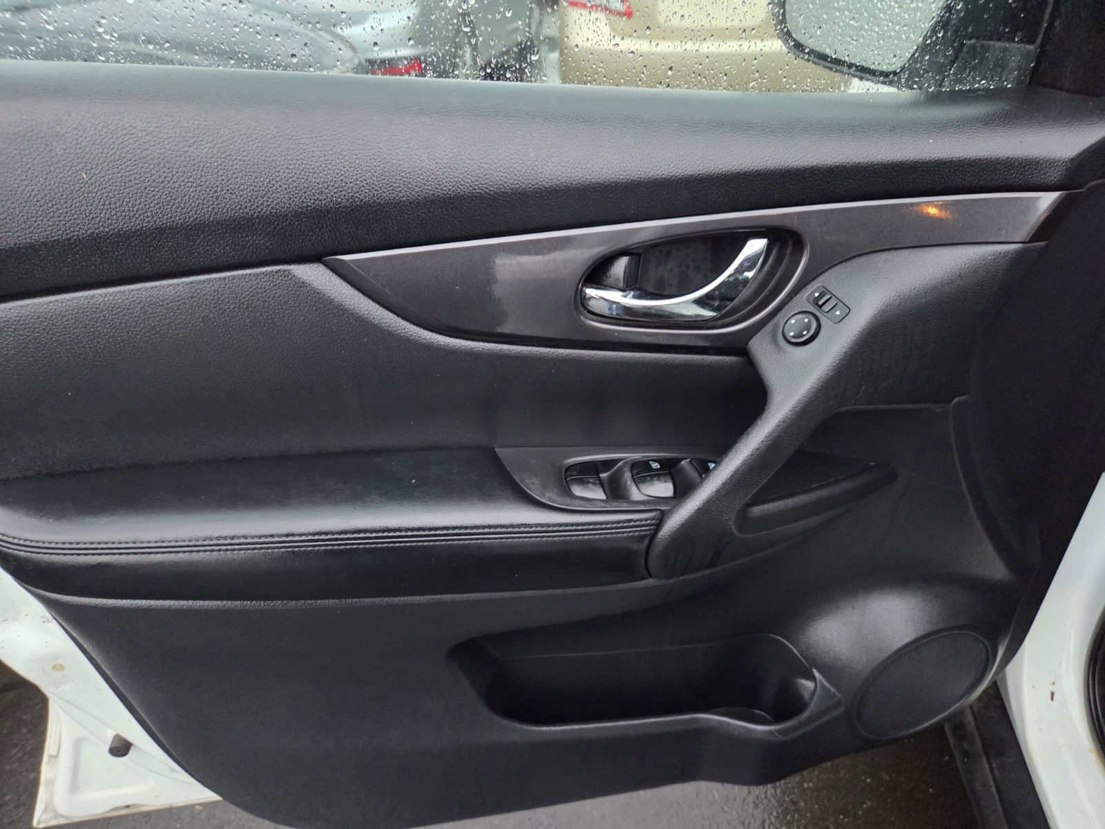 Used 2017 Nissan Rogue S FWD image 7