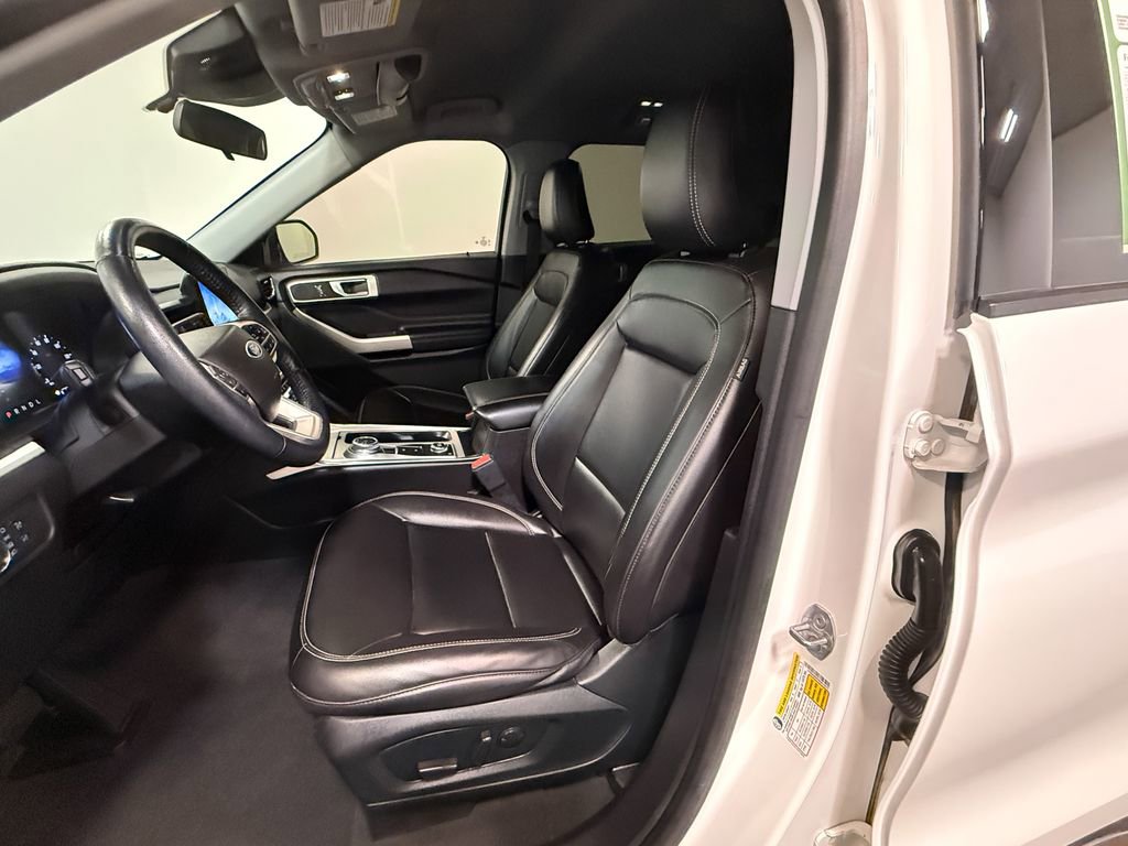 Used 2022 Ford Explorer XLT w/ Equipment Group 202A AWD/4WD image 12