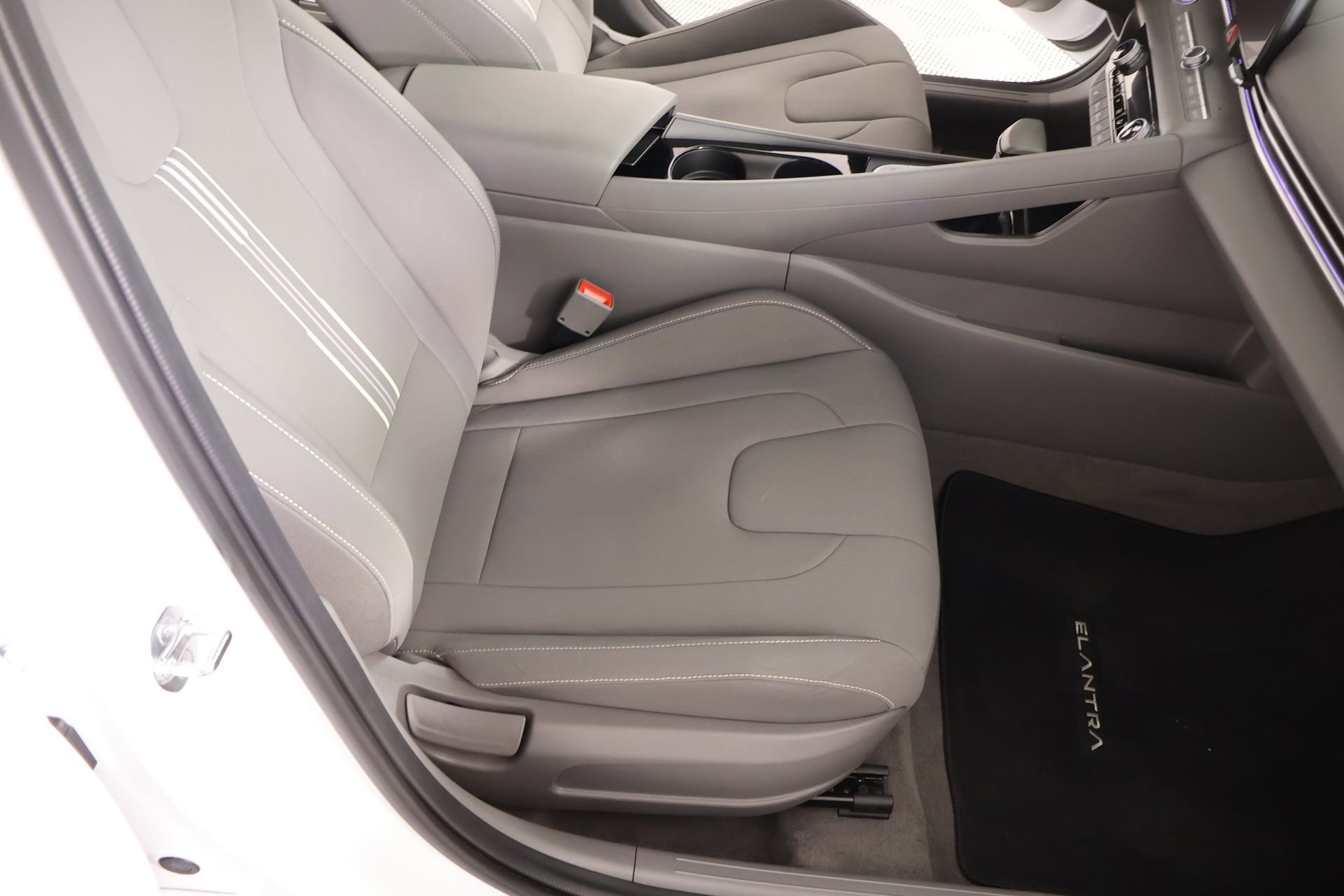 Used 2024 Hyundai Elantra SEL w/ Convenience Package image 14