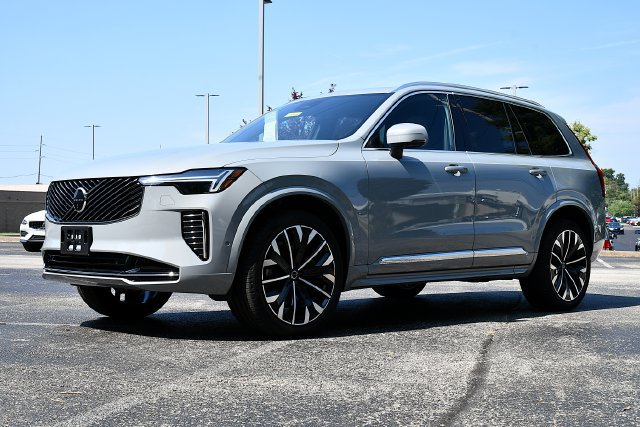 Certified 2026 Volvo XC90 B6 Plus AWD/4WD image 3