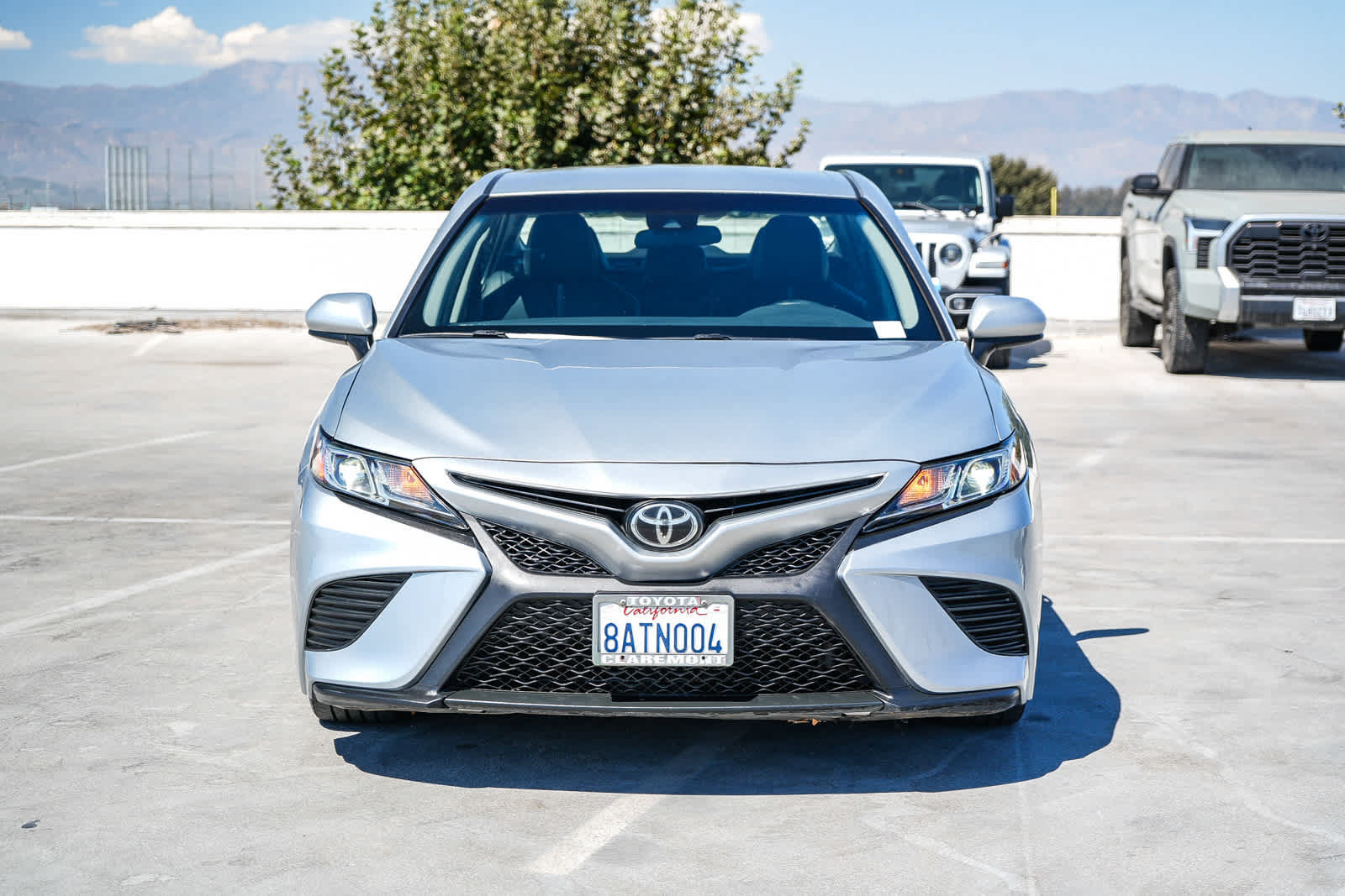 Used 2018 Toyota Camry SE FWD image 3