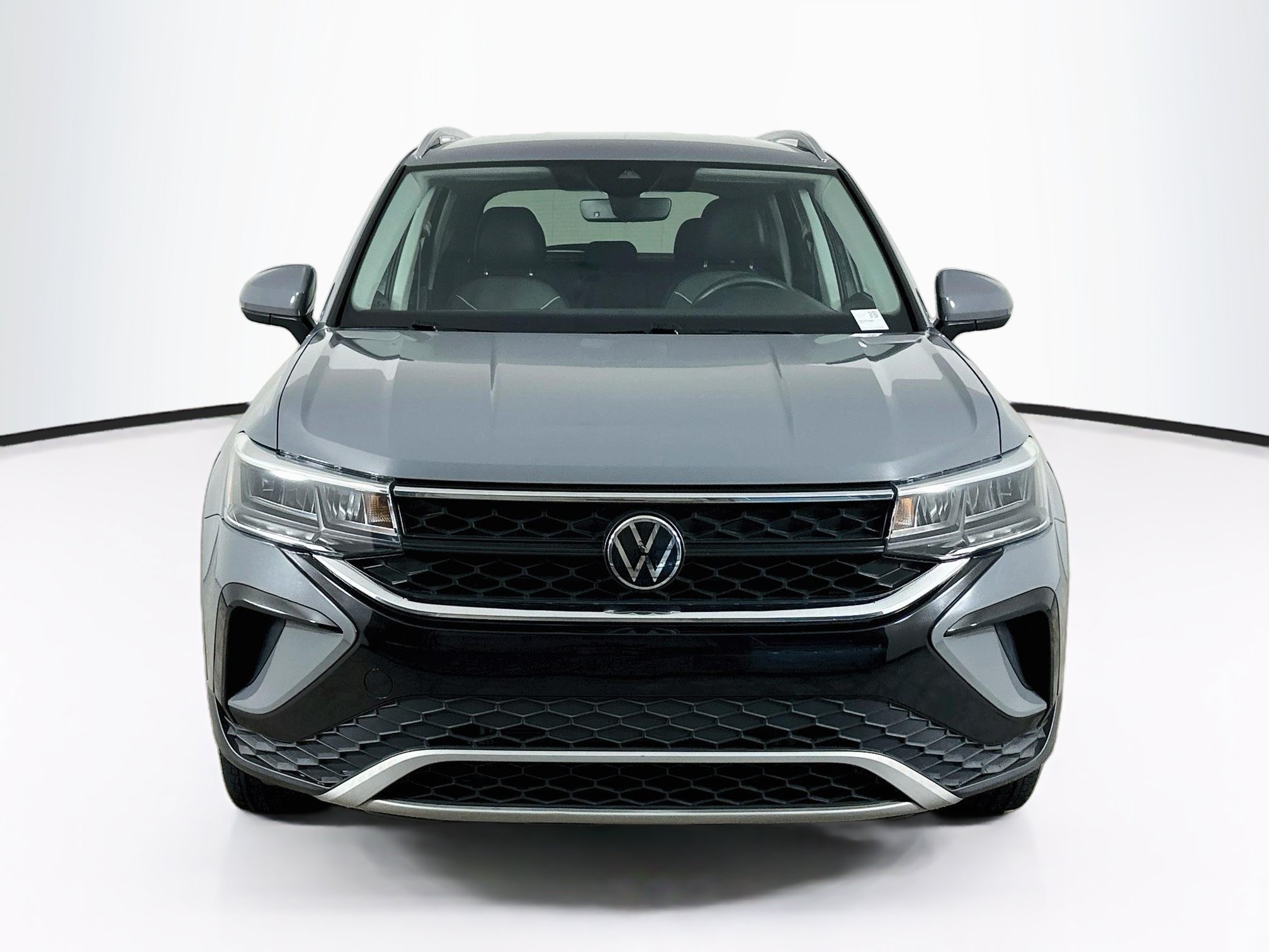 Used 2023 Volkswagen Taos SE w/ Black Wheel Package FWD image 2