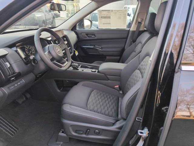 New 2025 Nissan Pathfinder SV image 14