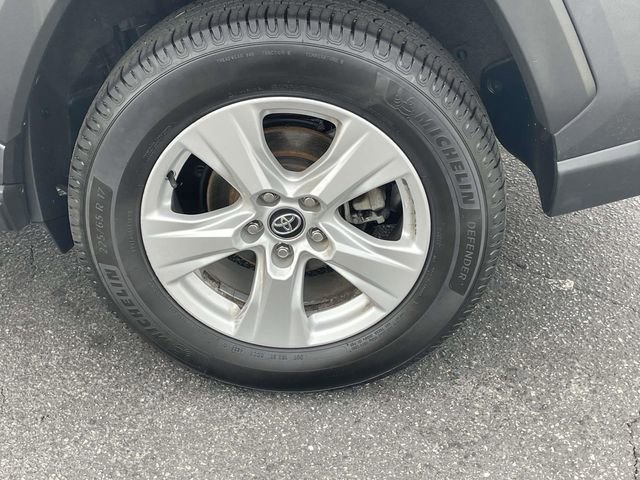 Used 2020 Toyota RAV4 XLE image 7