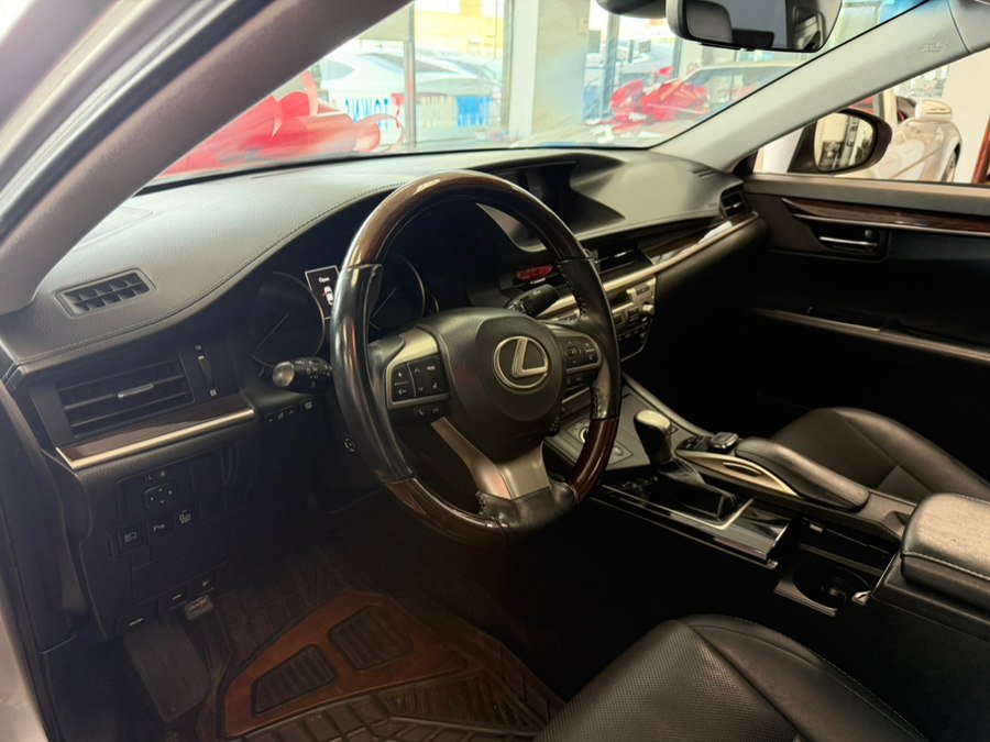 Used 2018 Lexus ES 350 w/ Navigation System Package FWD image 25