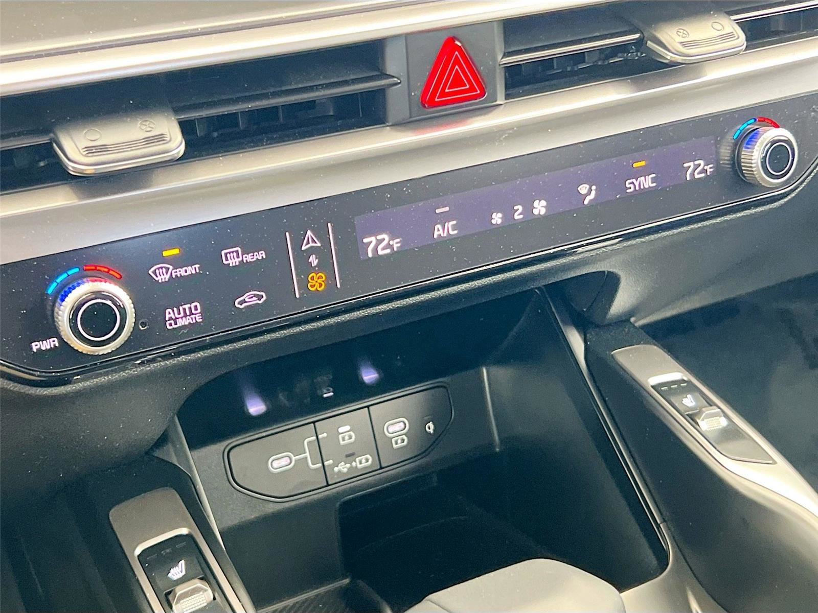 Used 2025 Kia Sorento S image 16