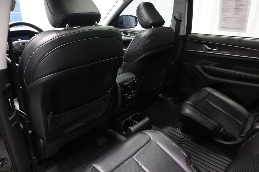 Used 2023 Jeep Grand Cherokee L Limited w/ Luxury Tech Group II image 21