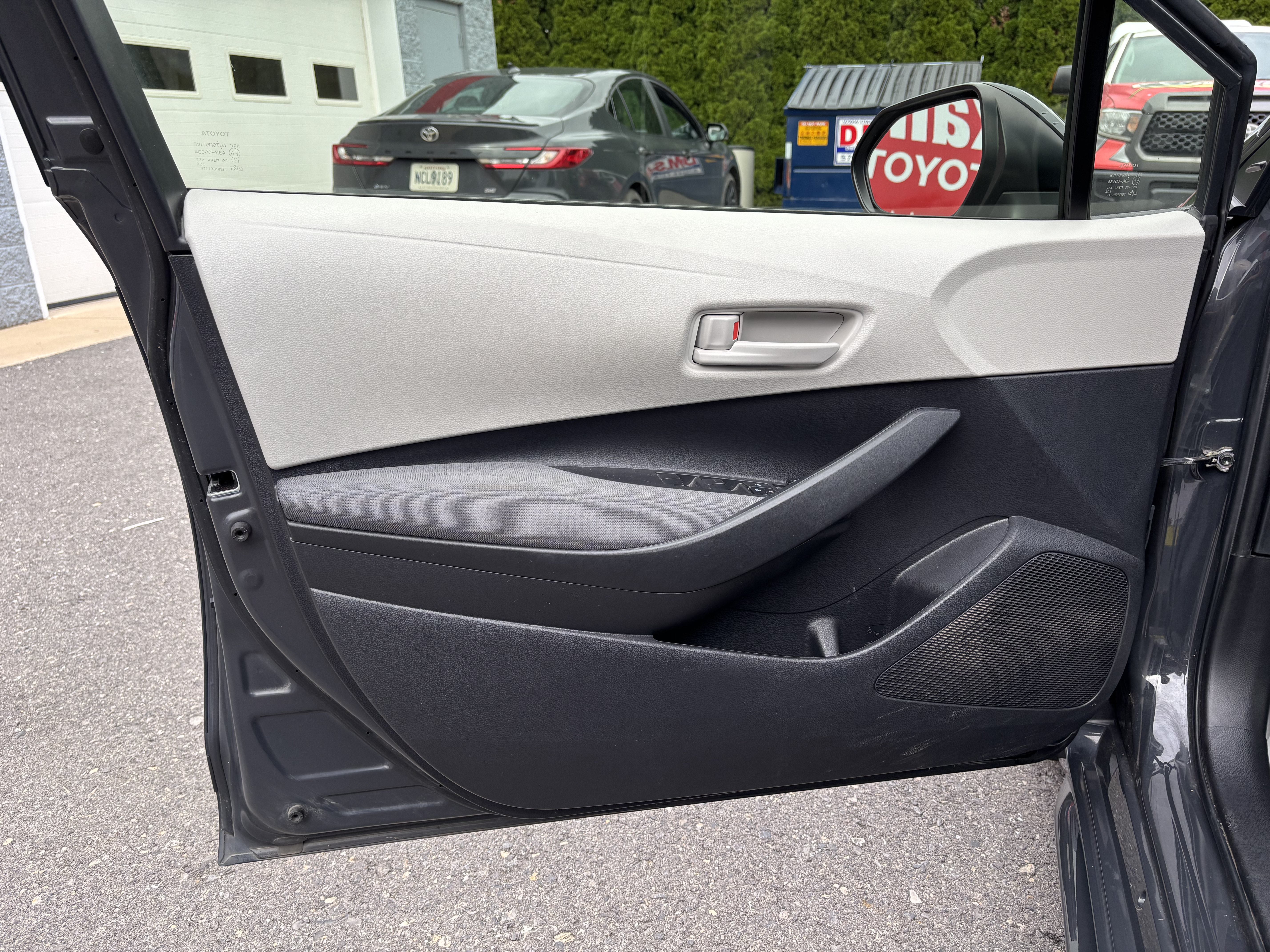 Used 2023 Toyota Corolla LE w/ Carpet Mat Package (TMS) FWD image 16