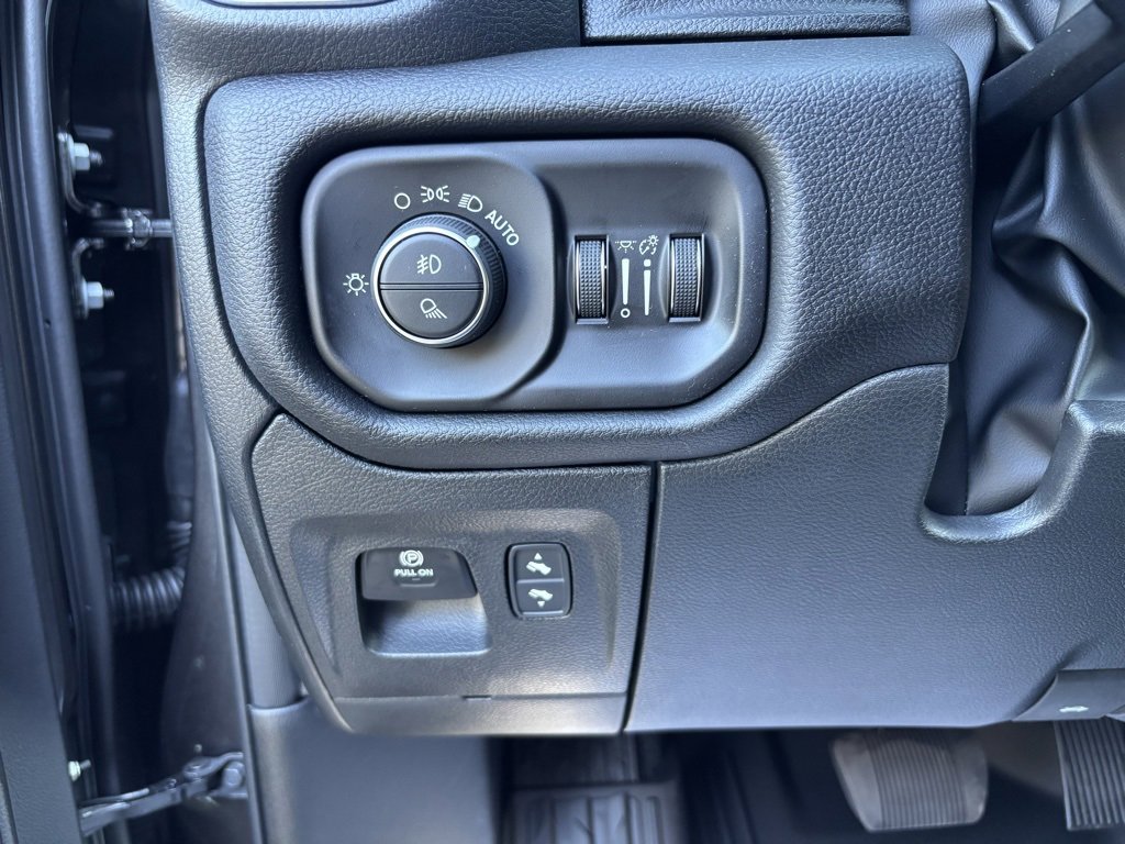 New 2026 RAM 1500 4x4 Crew Cab image 15