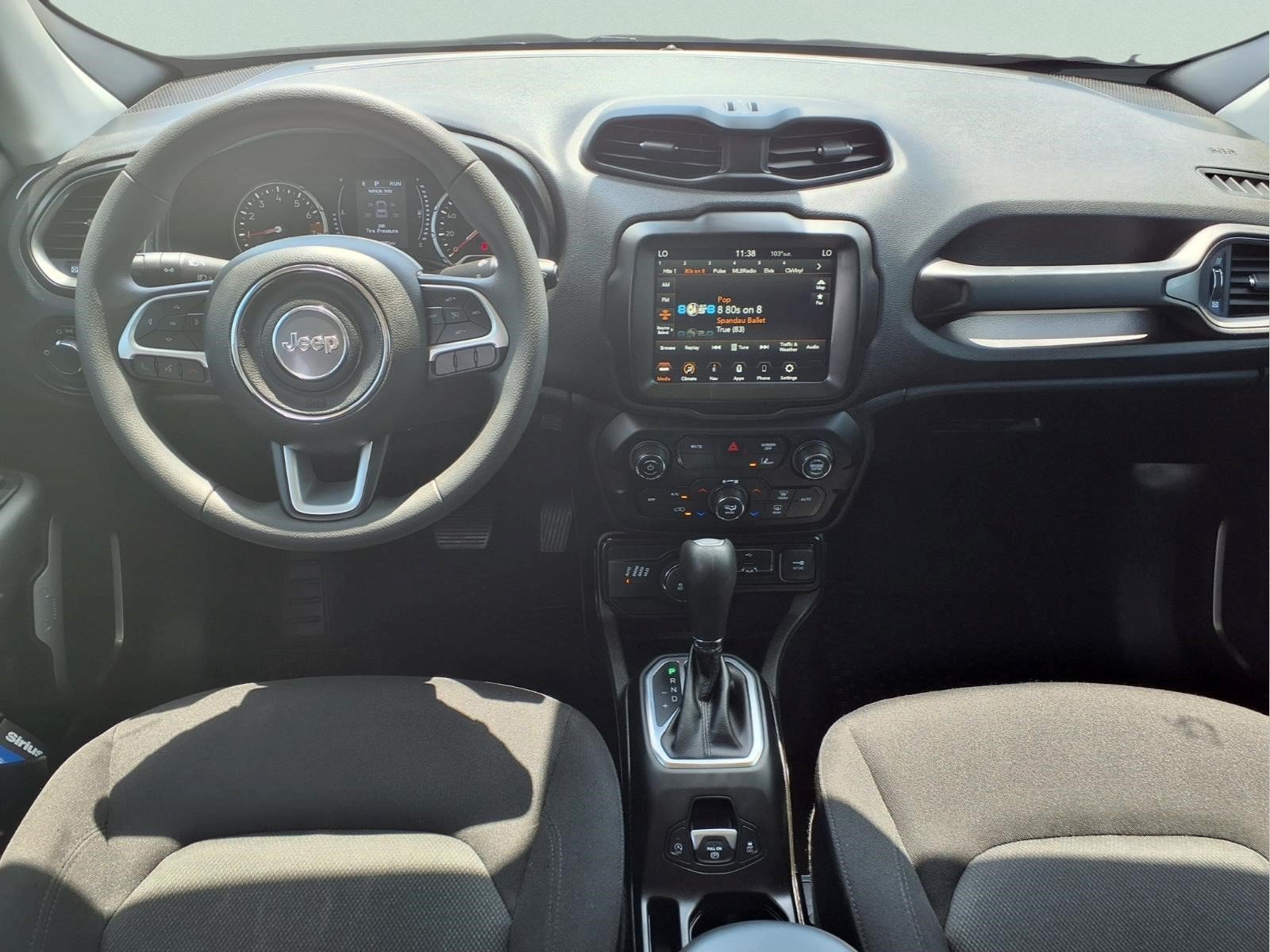 Used 2023 Jeep Renegade Latitude AWD/4WD image 10