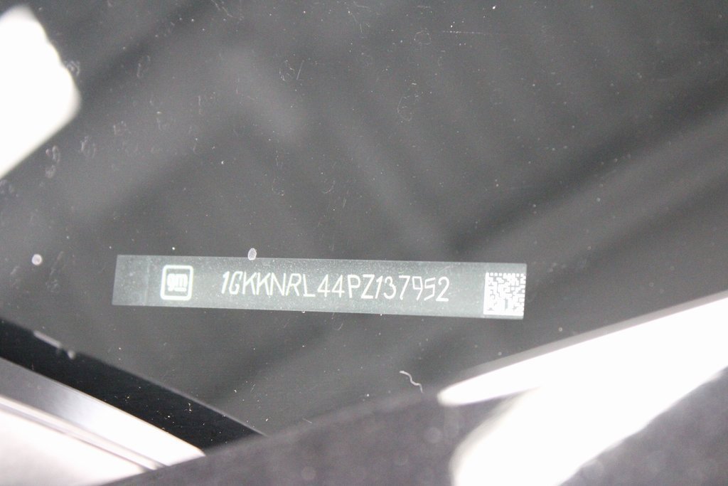 Used 2023 GMC Acadia SLE w/ Driver Convenience Package image 32