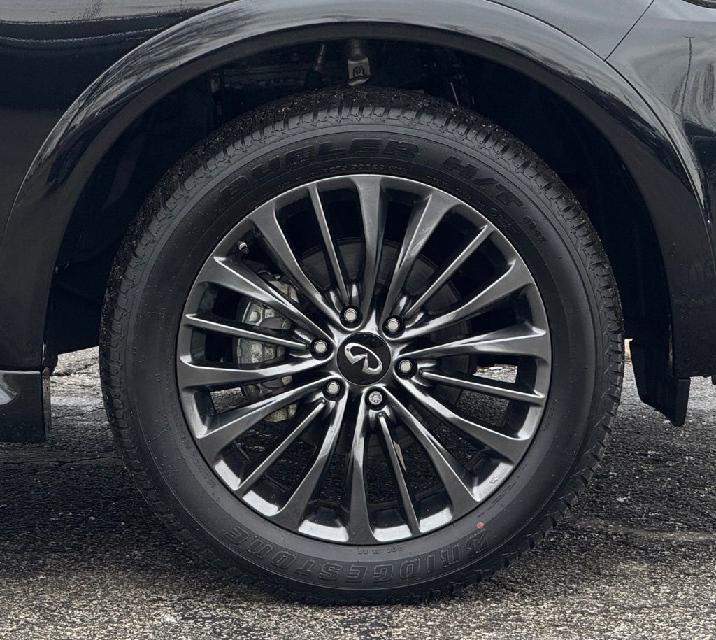 Used 2024 INFINITI QX80 Sensory image 3