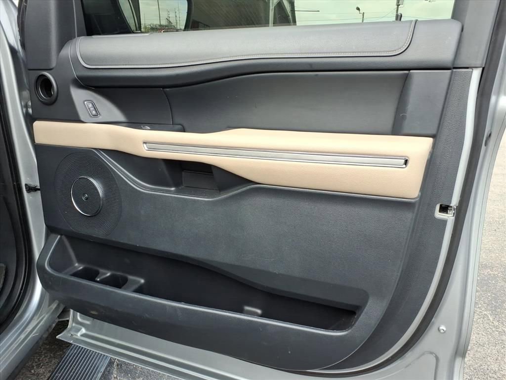Used 2022 Ford Expedition Limited RWD image 11