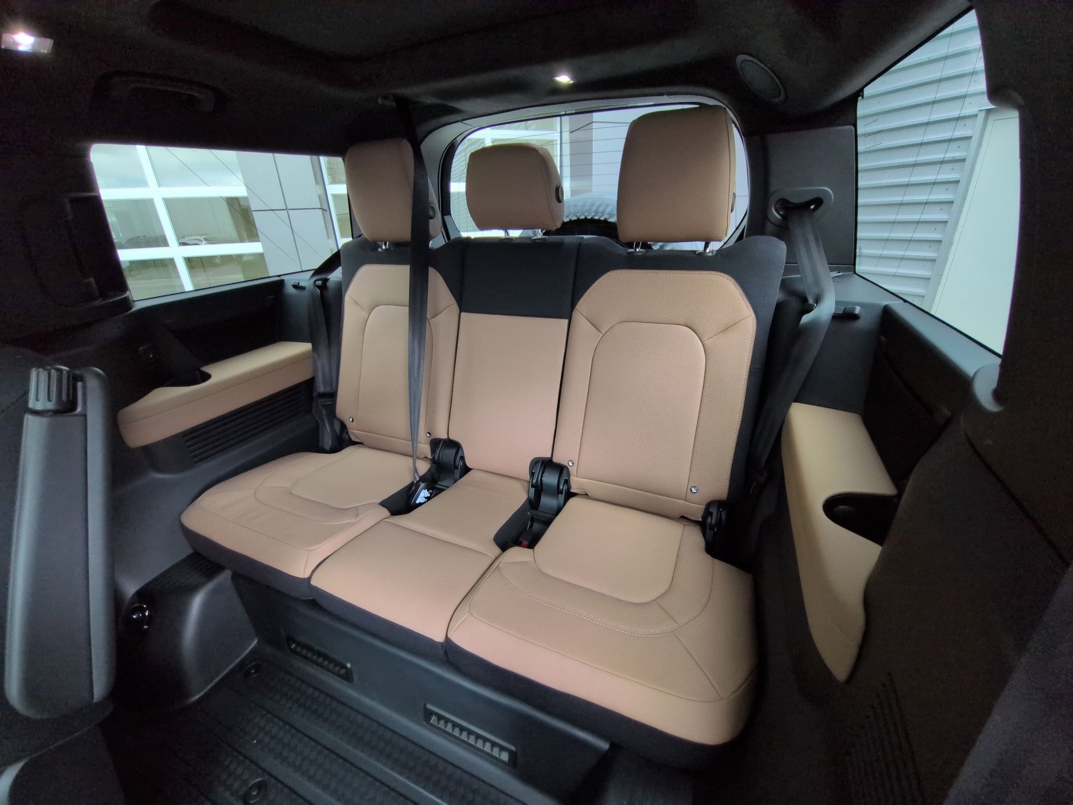 Used 2025 Land Rover Defender 130 X image 29