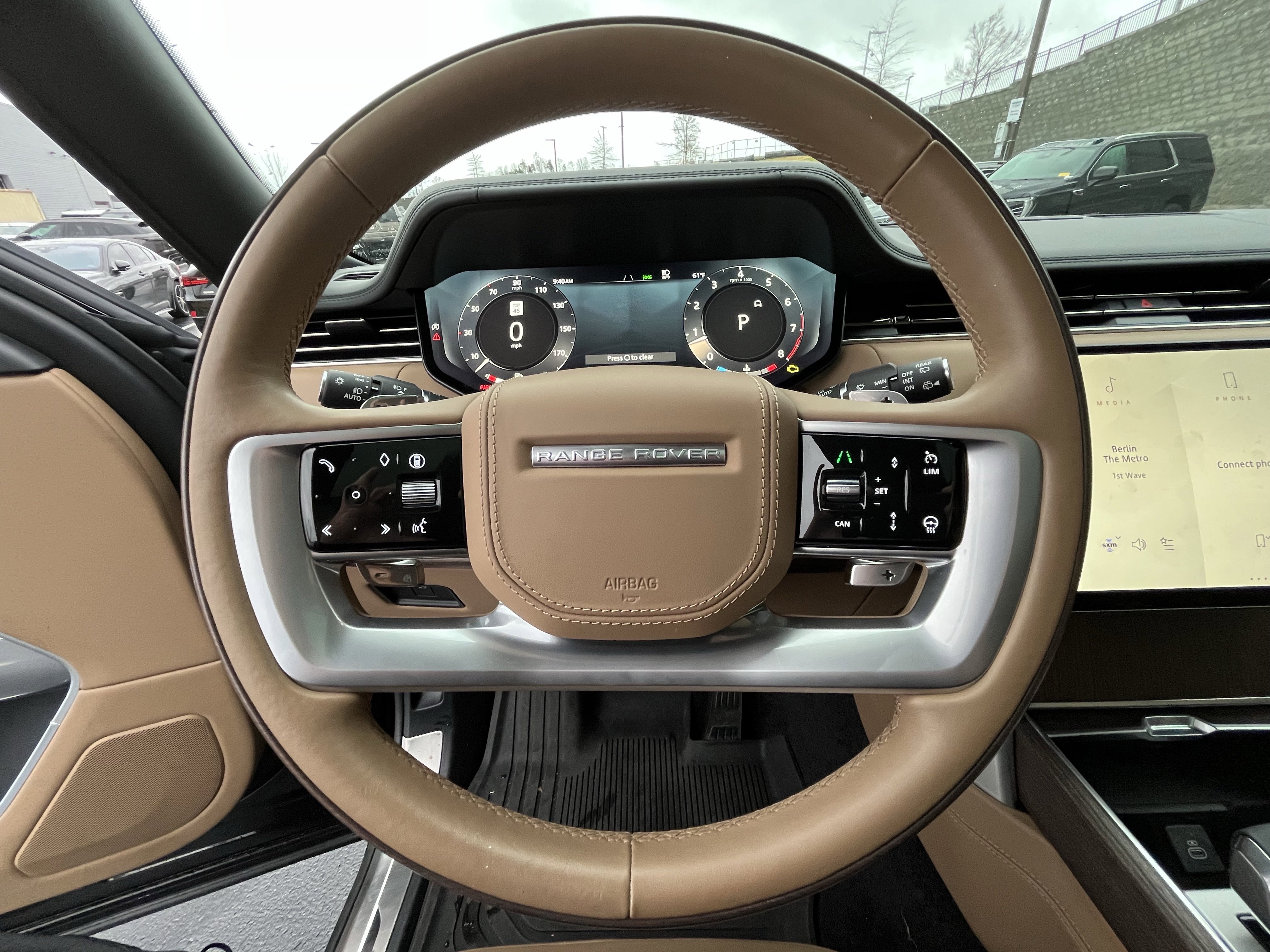 Used 2025 Land Rover Range Rover Long Wheelbase SE image 18