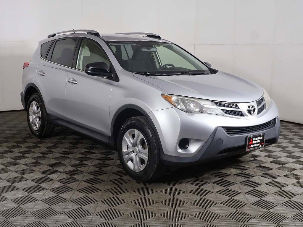 Used 2015 Toyota RAV4 LE AWD/4WD image 2