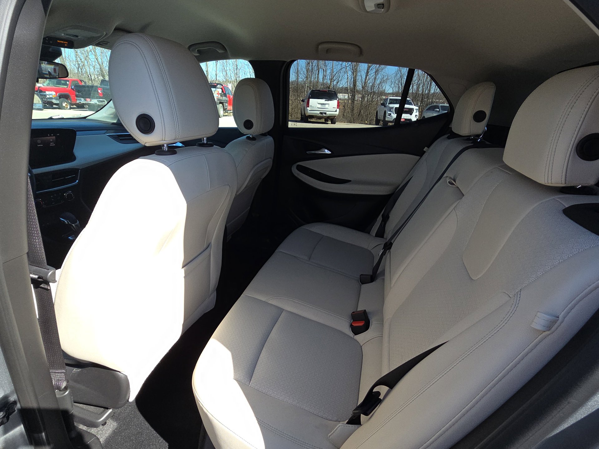 Certified 2025 Buick Encore GX Preferred w/ Comfort Package image 28