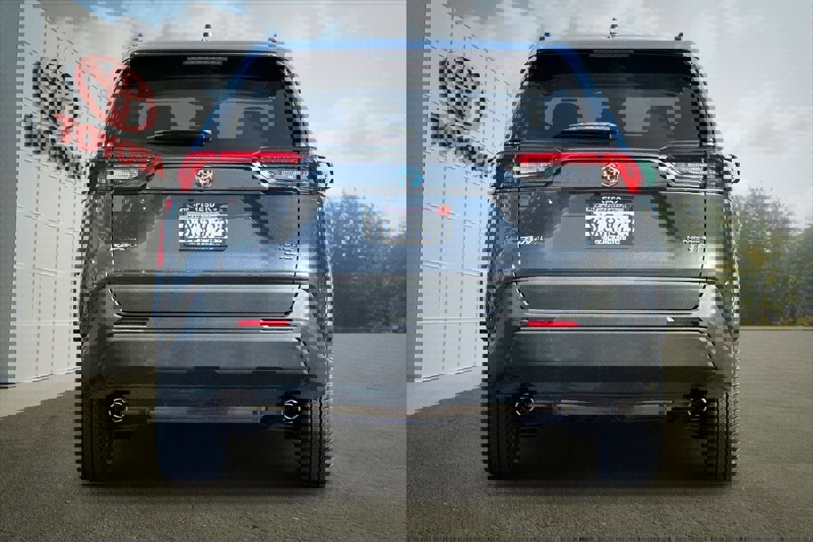 Certified 2021 Toyota RAV4 XLE w/ Convenience Package image 4