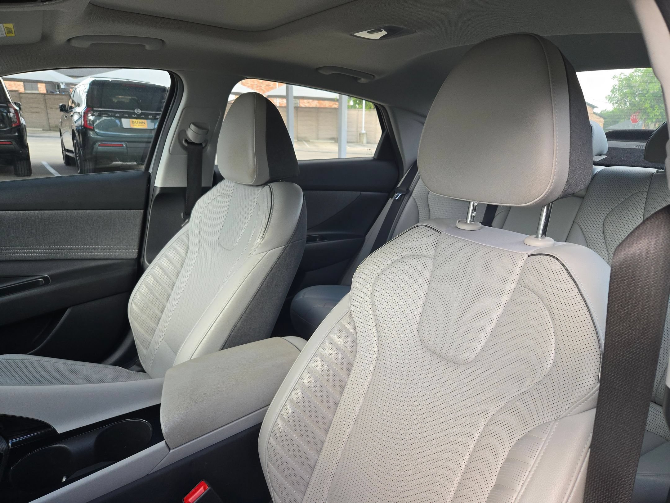 Used 2025 Hyundai Elantra Limited FWD image 9