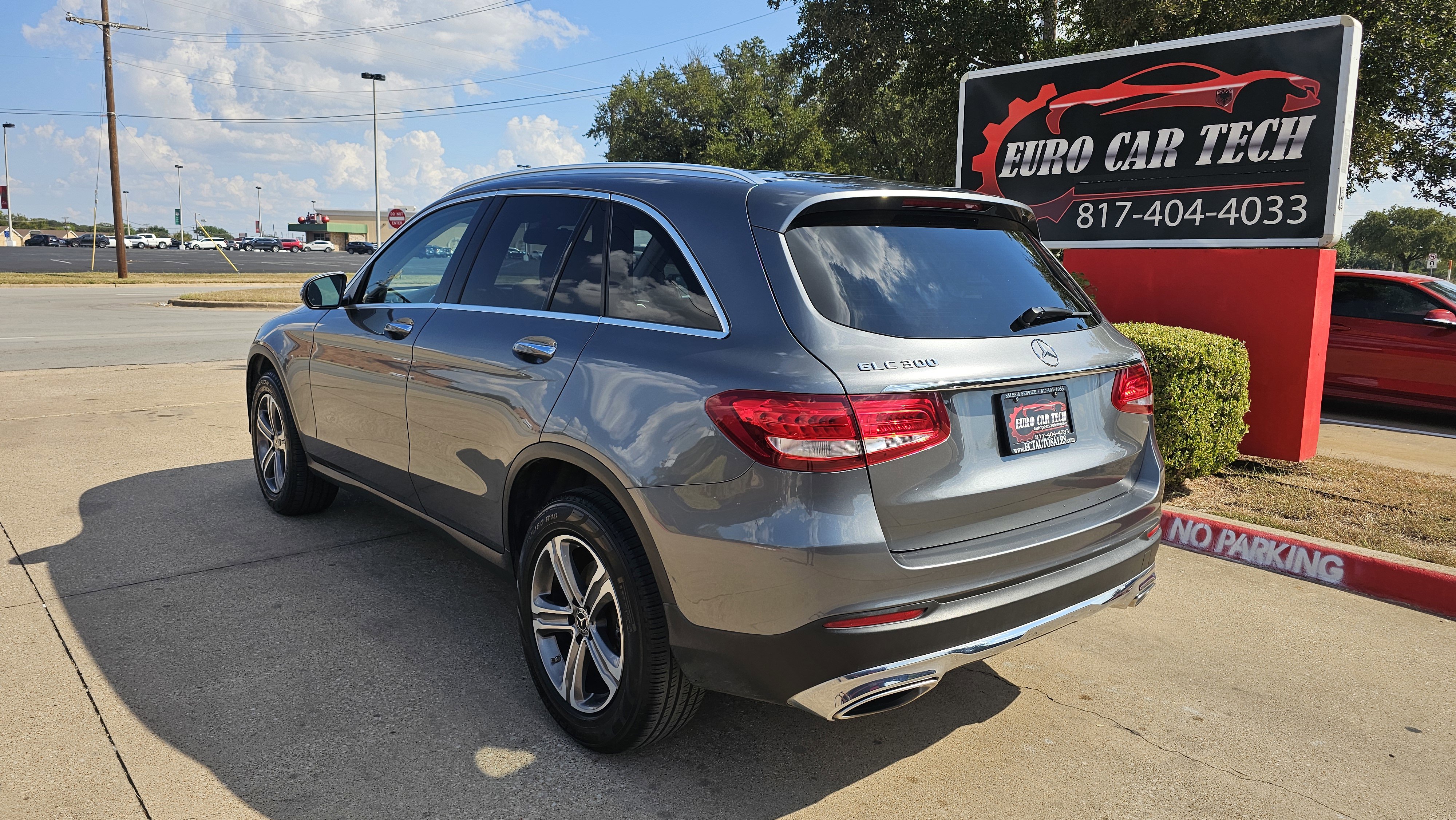 Used 2019 Mercedes-Benz GLC 300 w/ Premium Package image 3