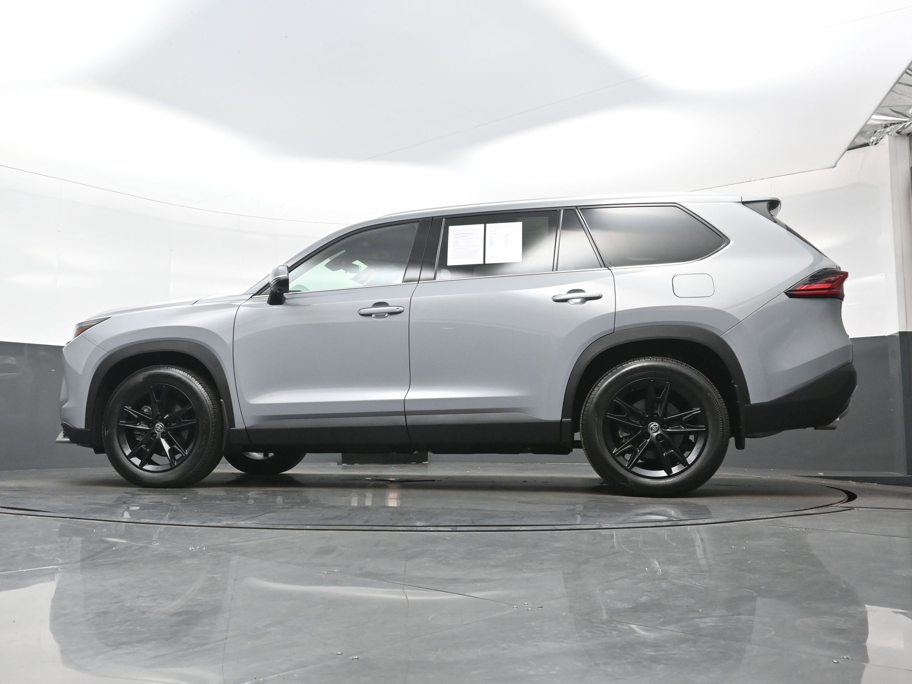 Used 2025 Toyota Grand Highlander AWD Hybrid image 32