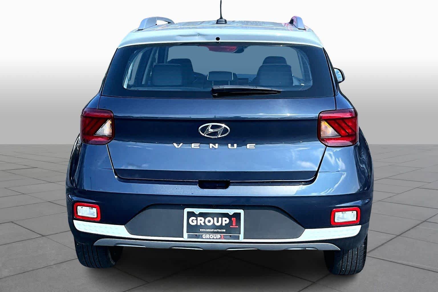 Used 2024 Hyundai Venue Limited FWD image 5