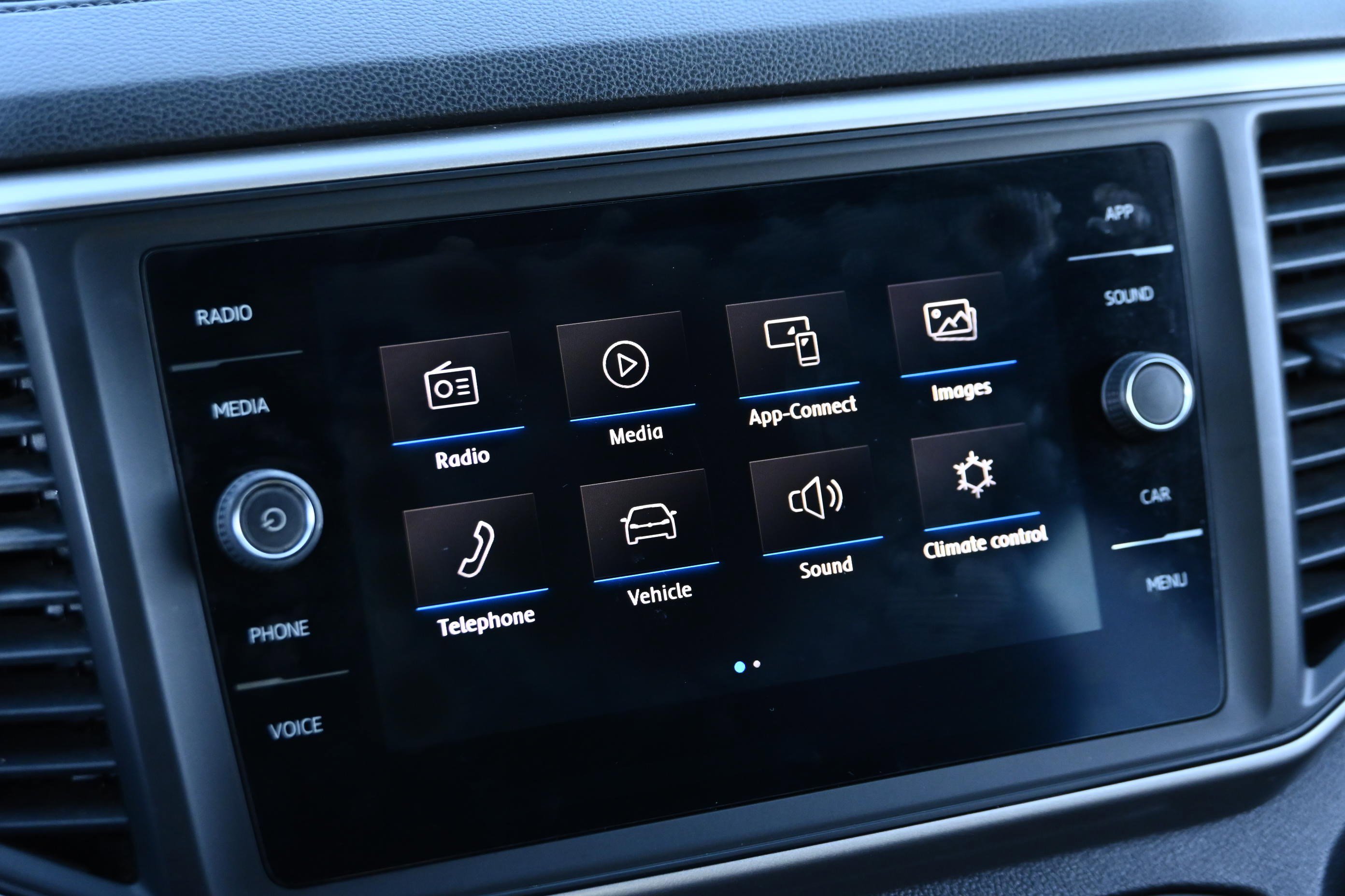 Used 2020 Volkswagen Atlas Cross Sport SE w/ Panoramic Sunroof Package image 14