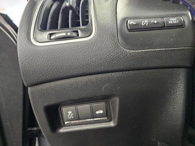 Used 2019 INFINITI Q60 3.0t Luxe w/ Essential Package image 17