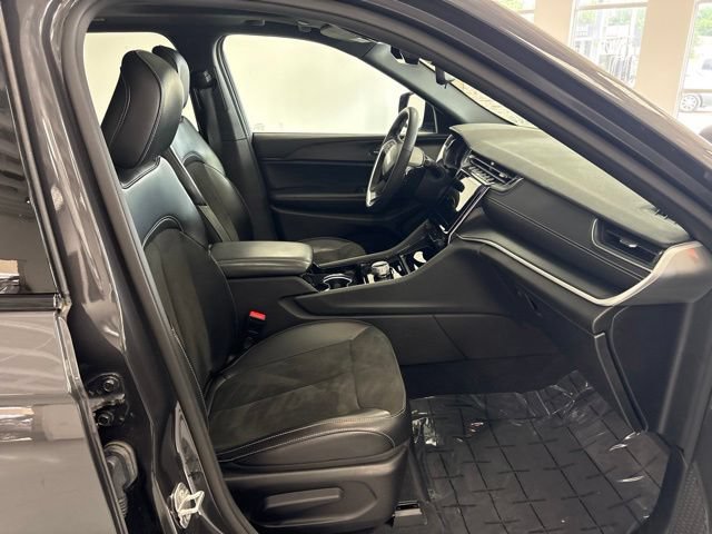 Used 2023 Jeep Grand Cherokee Altitude AWD/4WD image 25