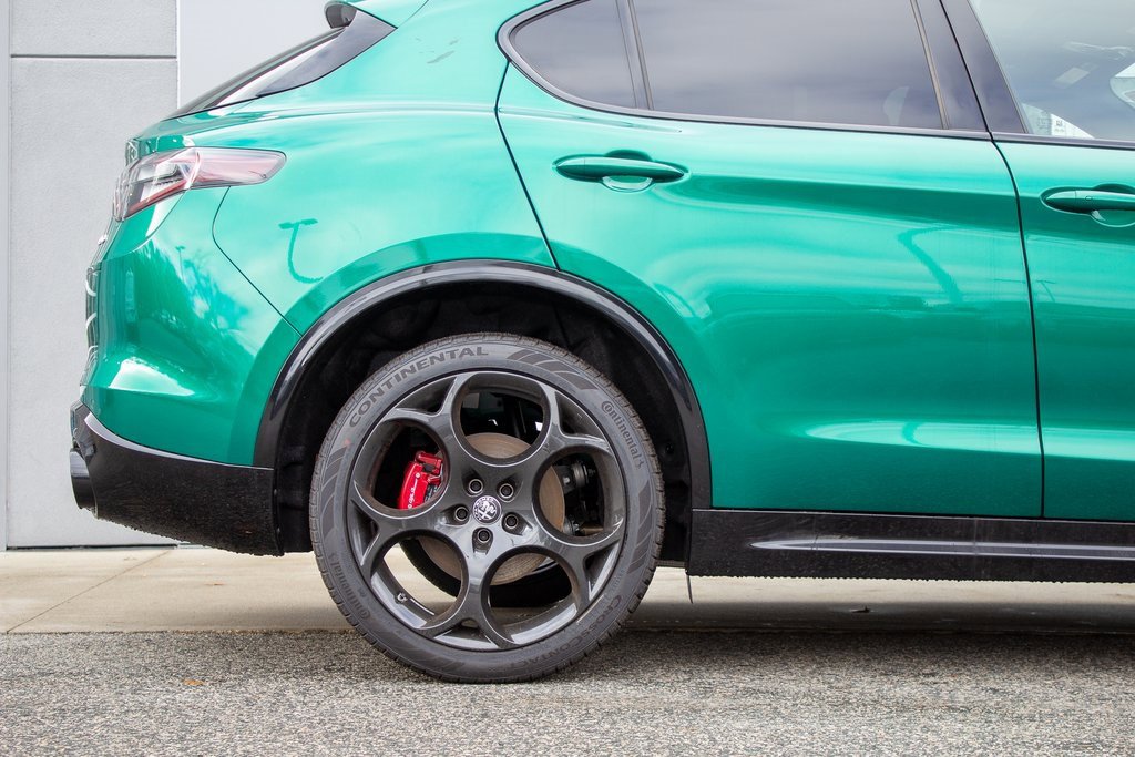 New 2025 Alfa Romeo Stelvio Sprint image 6