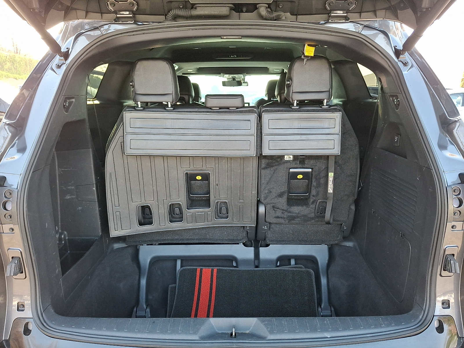 Used 2025 Toyota Sienna Platinum AWD/4WD image 27