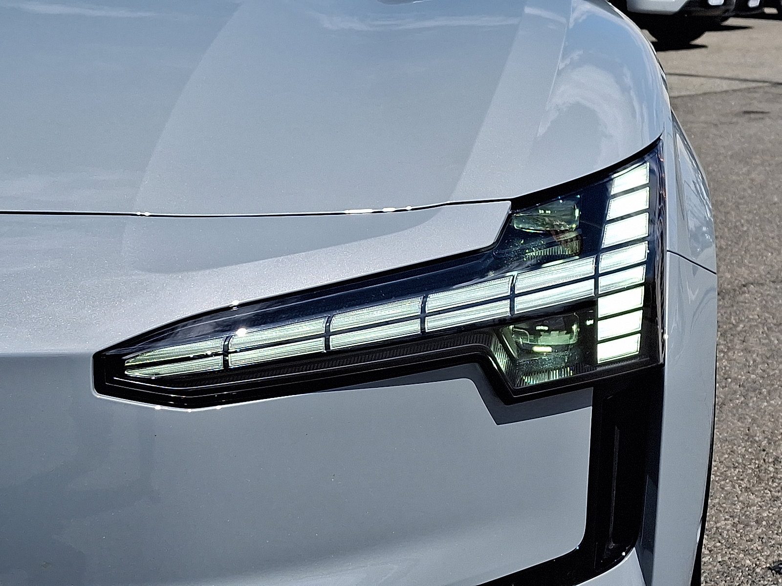 Used 2025 Volvo EX30 Ultra w/ Climate Package image 9